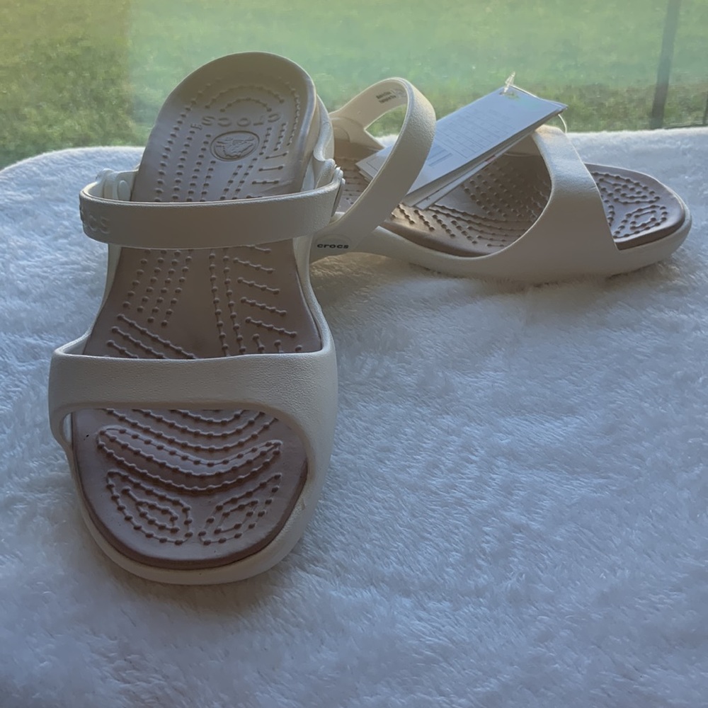 Women’s Crocs NEW w/ tags size 8